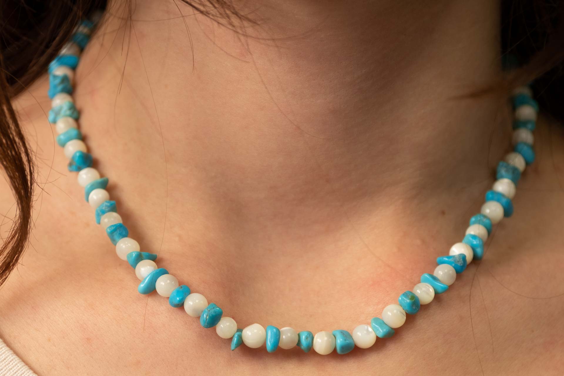 collier de perles turquoise et nacre