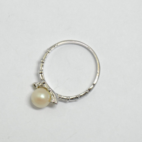 Petite bague perle de culture