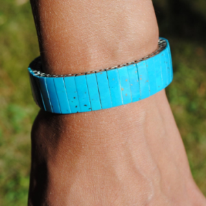 Bracelet extensible turquoise reconstituée