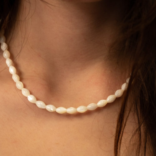 collier en perles de nacre