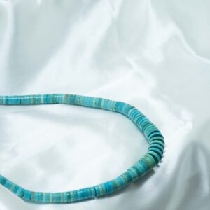 Long collier en turquoise naturelle