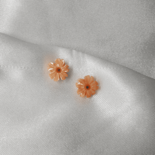 boucles d'oreille fleurs en corail claires